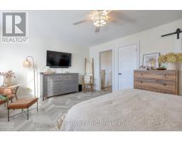 14 SCOURFIELD DRIVE - 19