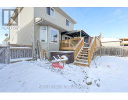 14 SCOURFIELD DRIVE - 32