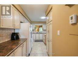 18 WILKINS CRESCENT - 16