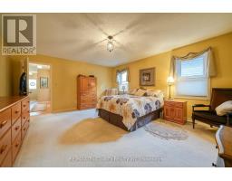 18 WILKINS CRESCENT - 25