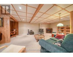 18 WILKINS CRESCENT - 36