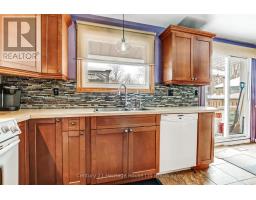 702 QUEEN STREET - 10