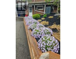 702 QUEEN STREET - 36