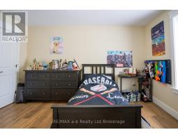 82 SUNVIEW DRIVE - 16