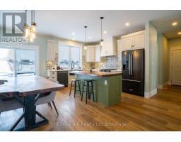 82 SUNVIEW DRIVE - 6