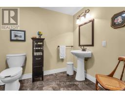 15 HOLLAND AVENUE - 32