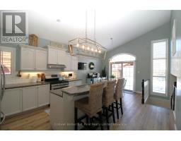 32 MACDONALD CRESCENT - 13