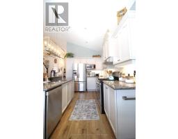 32 MACDONALD CRESCENT - 15