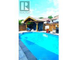 32 MACDONALD CRESCENT - 2