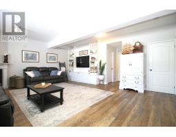 32 MACDONALD CRESCENT - 21