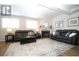 32 MACDONALD CRESCENT - 22