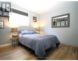 32 MACDONALD CRESCENT - 31