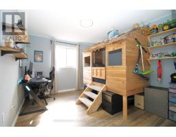 32 MACDONALD CRESCENT - 32