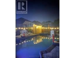 32 MACDONALD CRESCENT - 36