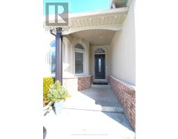 32 MACDONALD CRESCENT - 8