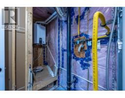 6 ADDISON STREET - 32