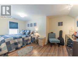 13 POTTERS ROAD N - 32