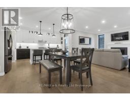 41 LOWRIE CRESCENT - 12