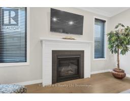 41 LOWRIE CRESCENT - 15