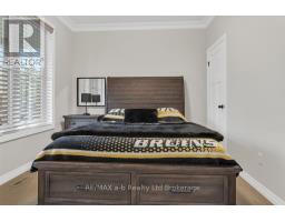 41 LOWRIE CRESCENT - 16