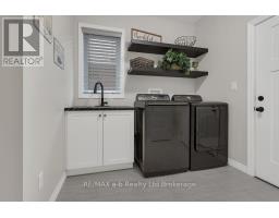 41 LOWRIE CRESCENT - 18