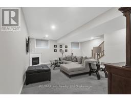 41 LOWRIE CRESCENT - 24