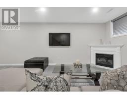 41 LOWRIE CRESCENT - 28