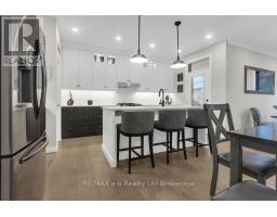 41 LOWRIE CRESCENT - 8