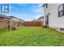 48 CASH CRESCENT - 32