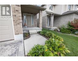 795 FRONTENAC CRESCENT - 3