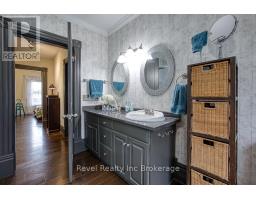 121 KING STREET W - 34