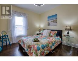 121 KING STREET W - 36