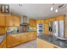 49 KERR CRESCENT - 10