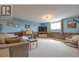 49 KERR CRESCENT - 17