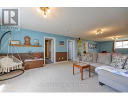 49 KERR CRESCENT - 19