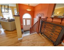 49 KERR CRESCENT - 2