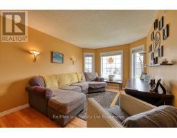 49 KERR CRESCENT - 3