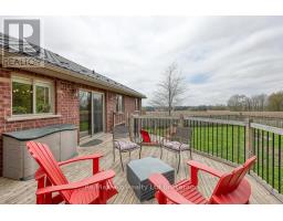 49 KERR CRESCENT - 32