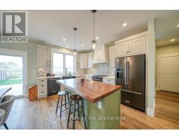 82 SUNVIEW DRIVE - 13