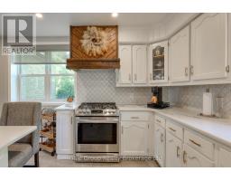 109 HURON STREET - 12