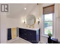 109 HURON STREET - 32