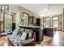 21 CHARLTON STREET - 8