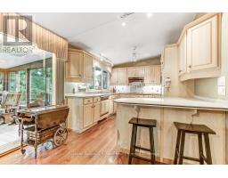 7 & 9 LISGAR COURT - 9