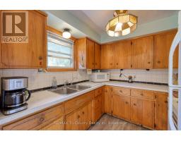 15 PEGGY AVENUE - 11