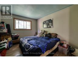 15 PEGGY AVENUE - 18