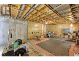 15 PEGGY AVENUE - 24