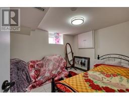 734 DUNDAS Street - 30