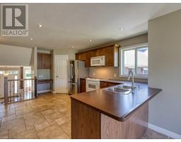 575 HUMMINGBIRD Crescent - 23