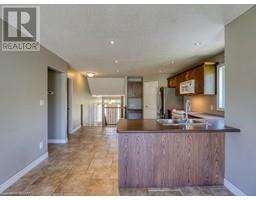 575 HUMMINGBIRD Crescent - 24