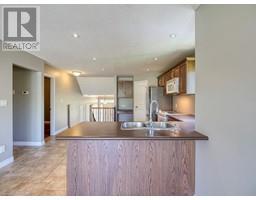 575 HUMMINGBIRD Crescent - 25